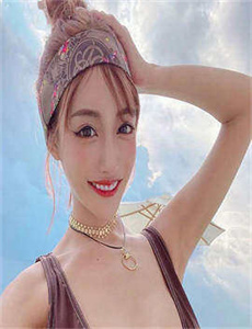 《五月婷婷综合缴猜-美妞的胸》